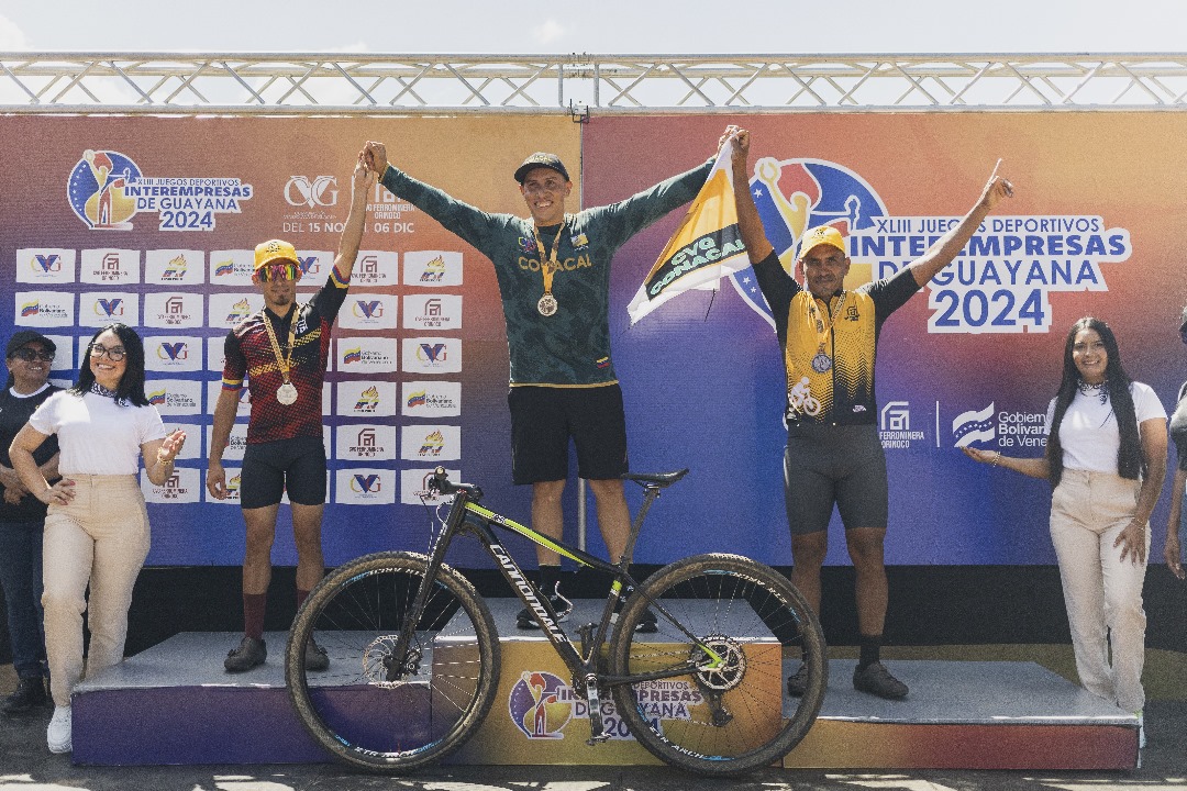 Podio de ganadores en el Ciclismo Deportivo de Montaña que se registró en Buaxilum