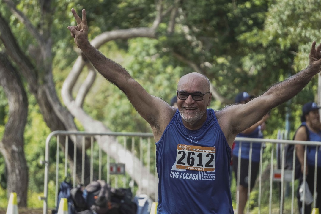 Delegado de ALCASA representante de la alegría y deportividad que se vivió en la Caminata de Jubilados